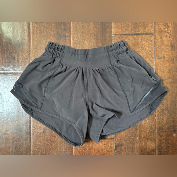 lululemon athletica Pants - Lululemon Hotty Hot Low-Rise Short 2.5” Black Size 0